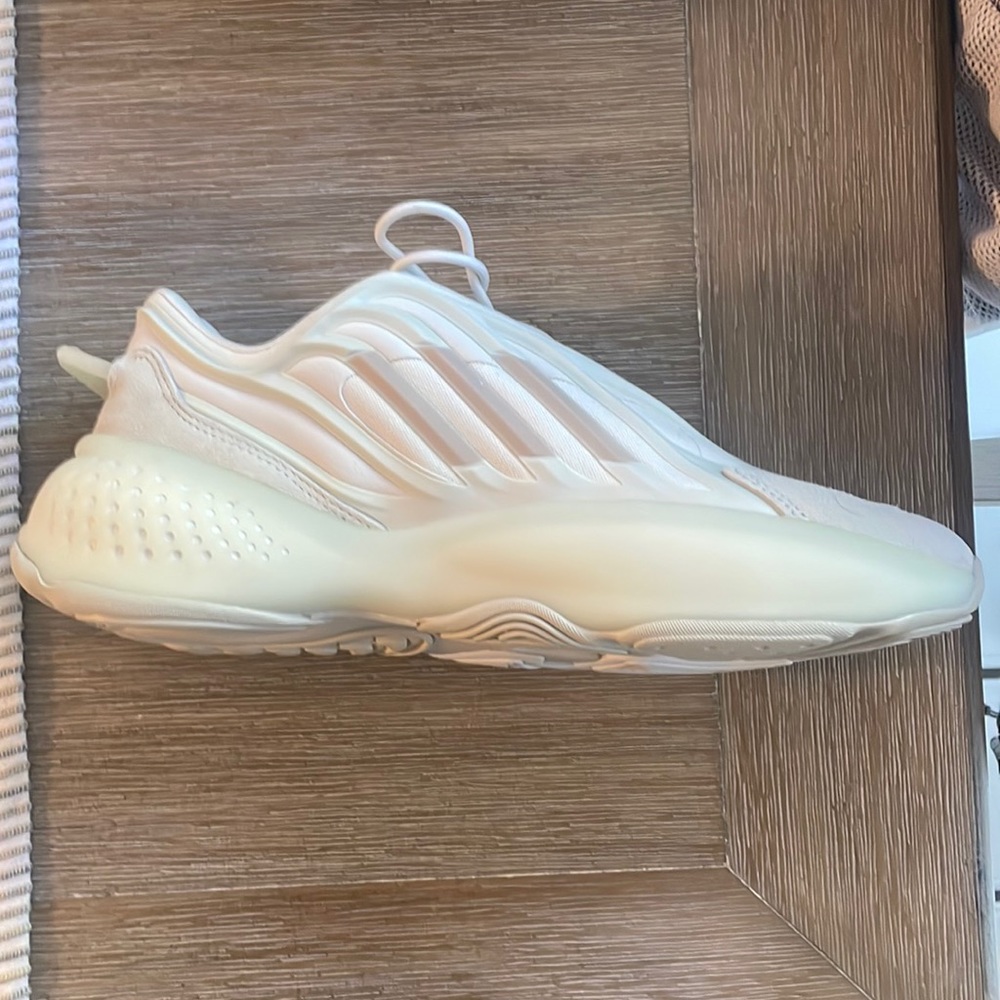 Adidas ozrah size 8.5 men